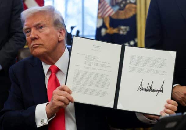 U.S. President Donald Trump holds an executive order signed in the Oval Office, at the White House in Washington, D.C., U.S. February 25, 2025. Reuters photo